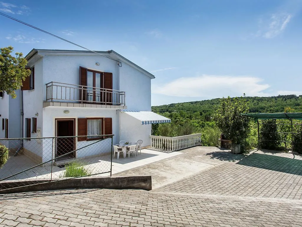 Nice Apartment On The Outskirts Of Silo