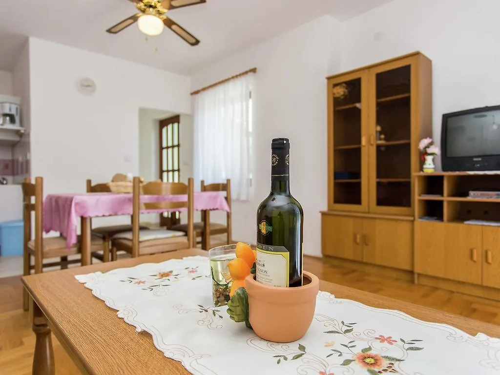 Nice Apartment On The Outskirts Of Silo 0*, Šilo