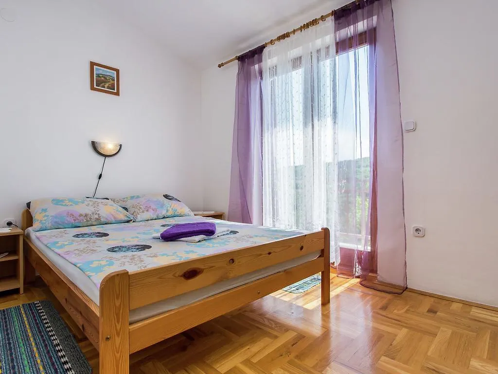 Nice Apartment On The Outskirts Of Silo